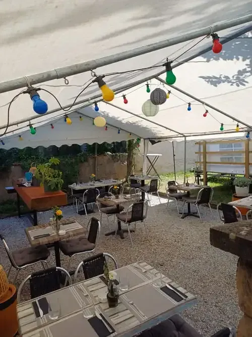 Terrasse extérieure Au Petit Gourmet 2