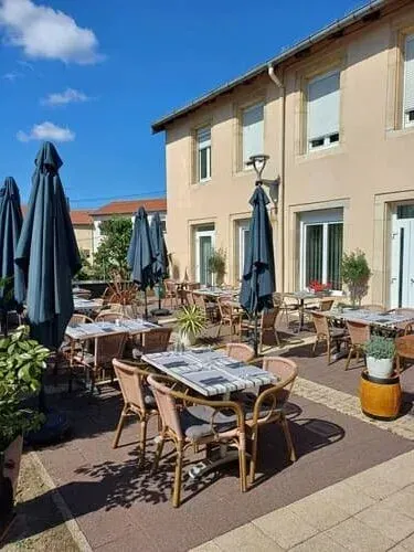 Terrasse extérieure Au Petit Gourmet 7