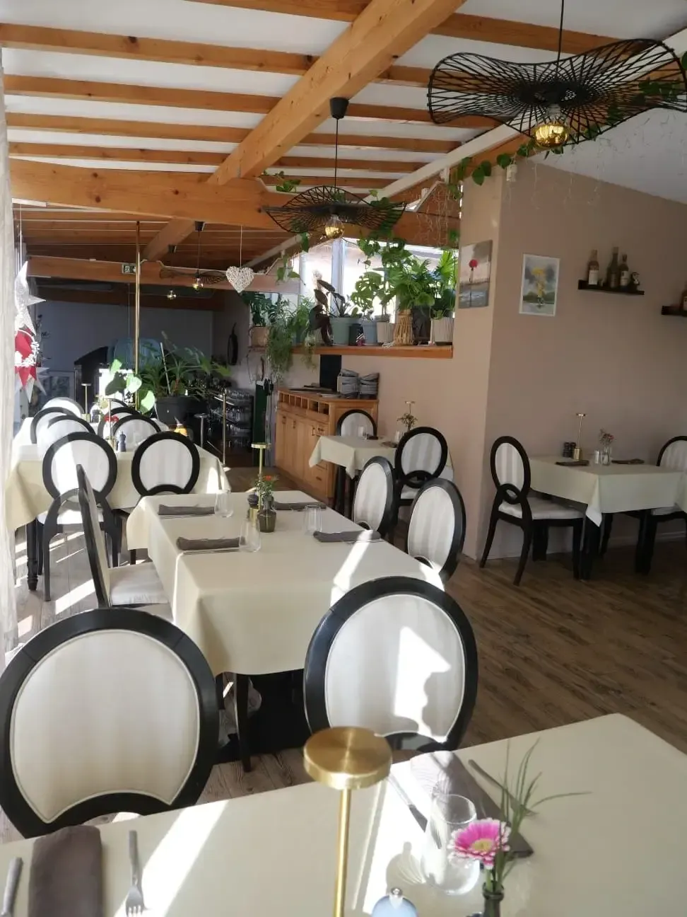 Salle du restaurant Au Petit Gourmet 8
