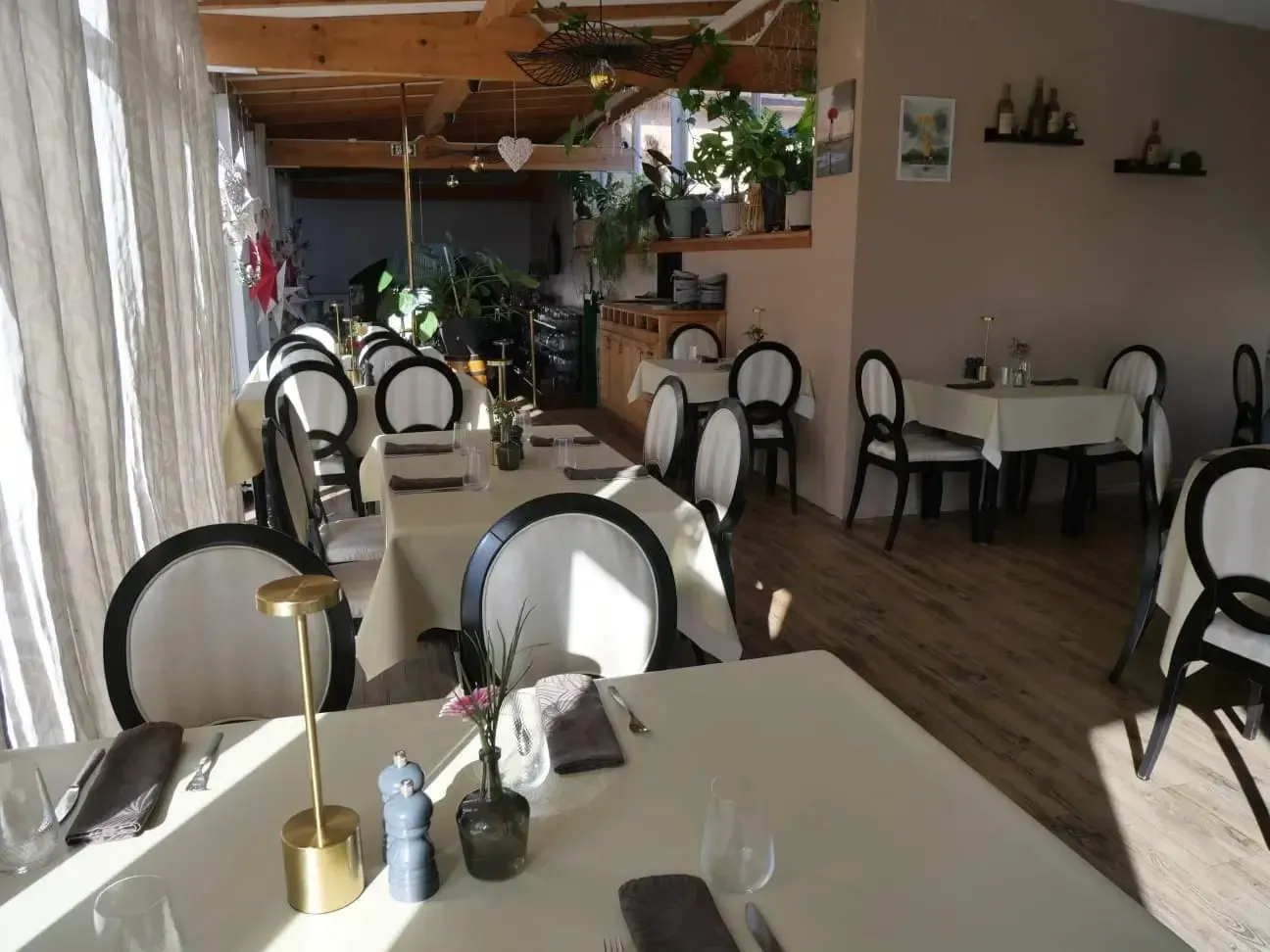 Salle du restaurant Au Petit Gourmet 9