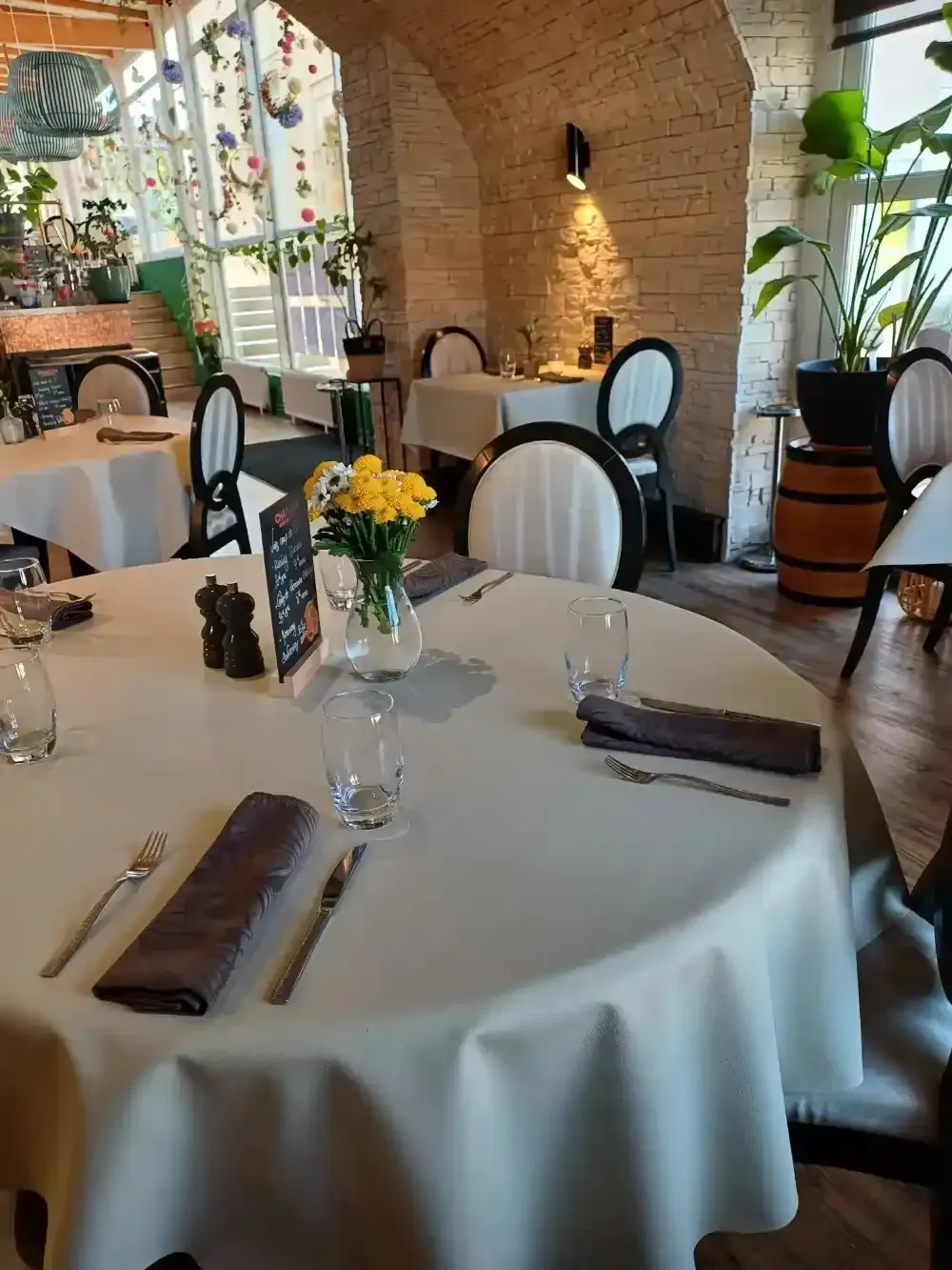 Salle du restaurant Au Petit Gourmet 10