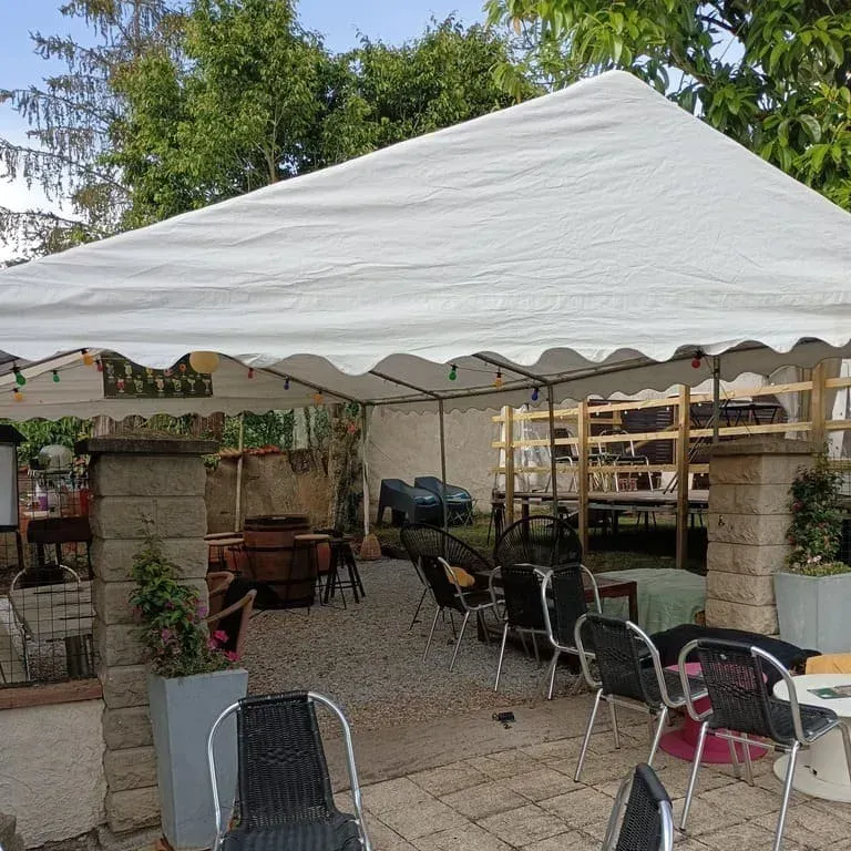 Terrasse extérieure Au Petit Gourmet 11