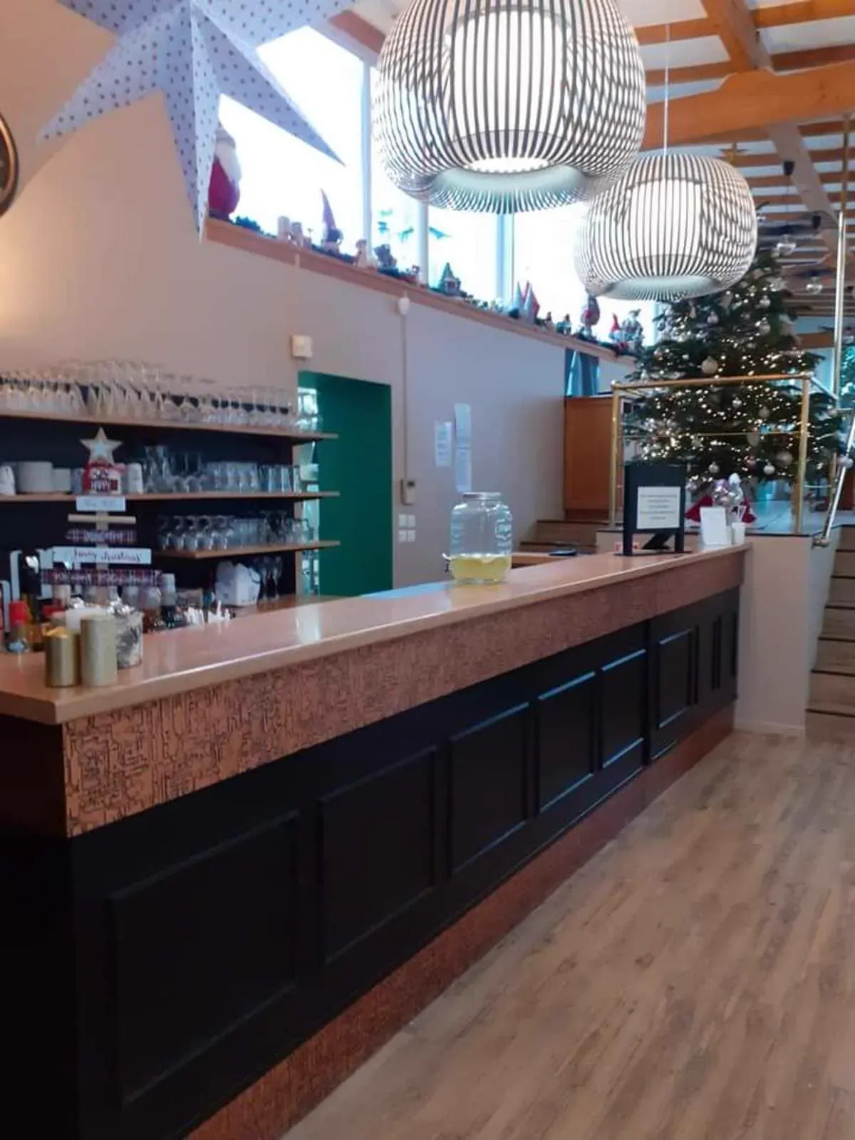 Salle du restaurant Au Petit Gourmet 17